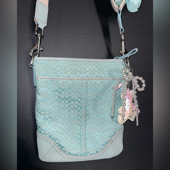 Vintage Coach BabyBlue Signature C crossbody bag with leather trim and Bag Charm - Picture 15 of 16